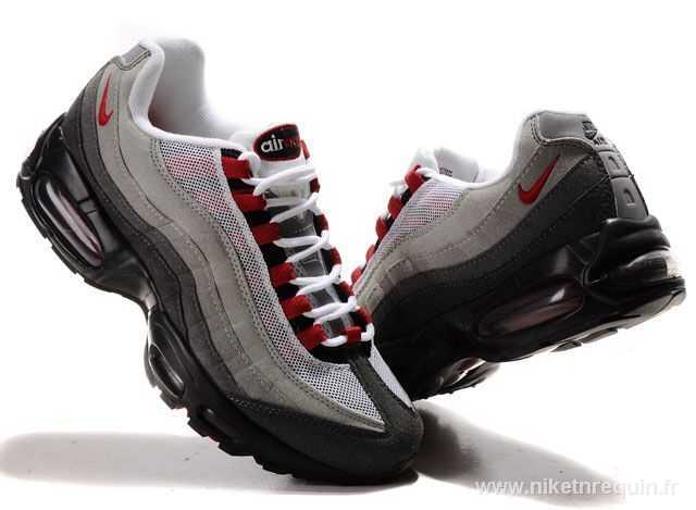 Nike gris et des chaussures rouges (1)